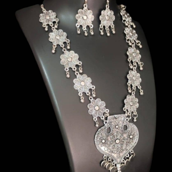 Necklace with earrings - Picture 6 of 16